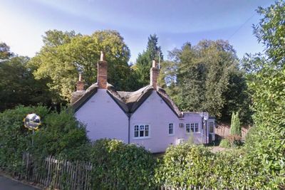 Andrew gives up lease on another royal home