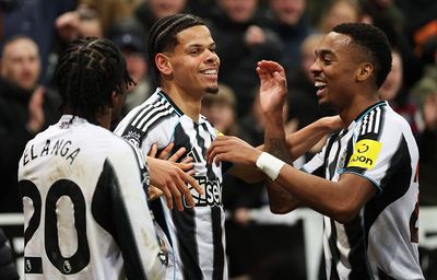 Newcastle 2-1 Manchester United: Ten-man Magpies end Michael Carrick's unbeaten run