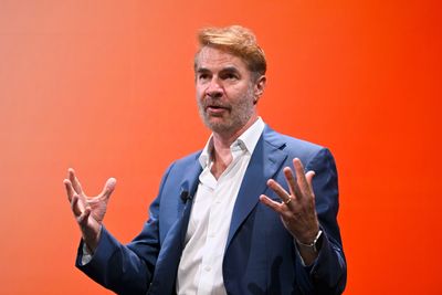 Top AI economist who found 'significant and disproportionate impact' on entry-level jobs finds link between robots and minimum wage hikes