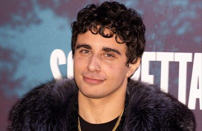 Jake Cannavale babysits dad Bobby Cannavale’s bearded dragon