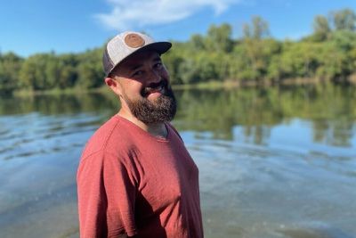 An Arkansas man accused of killing his daughter's alleged abuser wins GOP sheriff's nomination