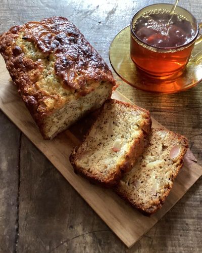Rachel Roddy’s recipe for apple, honey and poppy seed cake