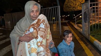 Hundreds of people continue to evacuate via Azerbaijan amid Iran war