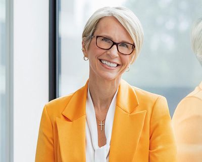 Emma Walmsley’s pay rose almost 50% to £15.6m in final year as GSK boss