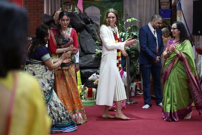 Princess of Wales dances with Hindu worshippers during temple visit