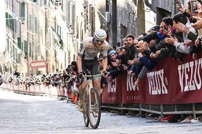 'There will be less room for heroics this year' - after Opening Weekend chaos, Matej Mohorič co-leads Bahrain Victorious at slightly easier version of Strade Bianche