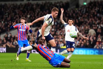 Micky van de Ven red card costly as Tottenham slip to fifth successive defeat