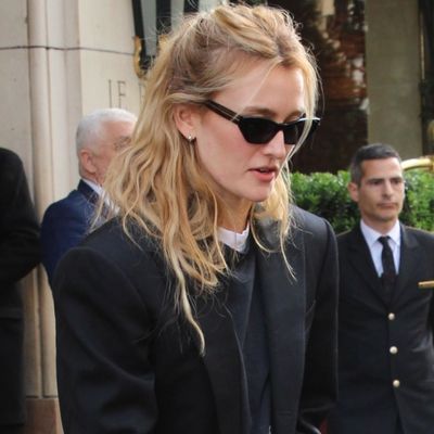 Sarah Pidgeon Confirmed It: Balenciaga's Spring 2026 It Bag Is Back at Paris Fashion Week