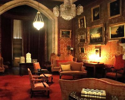 The Infamous Gilberts by Angela Tomaski review – a delicious comfort read