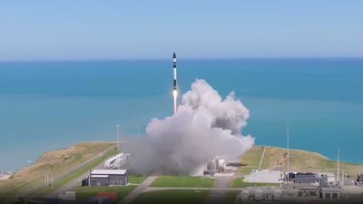 Rocket Lab launches mystery satellite for 'confidential commercial customer' (video)