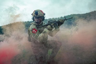 Netflix Just Quietly Released The Most Creative Sci-Fi Thriller Of The Year