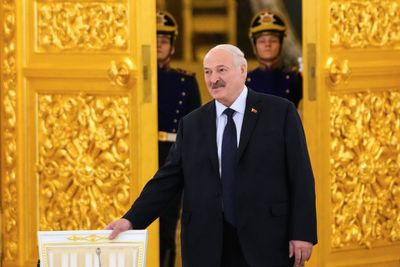 Belarus leader pardons 18 prisoners in an effort to improve ties with US