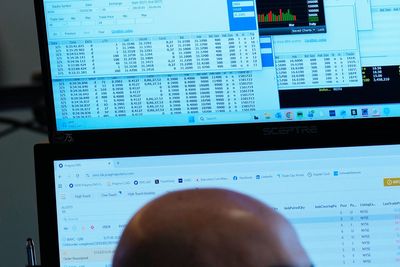 Lousy job growth and sky-high gas: Trump’s economy is in crisis and puts his presidency at risk