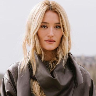 Sarah Pidgeon Revives 2025's Leading Coat Hybrid Trend at Loewe's Show