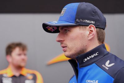 Max Verstappen crashes out on his first qualifying lap in Melbourne