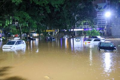 Military deployed after heavy flash flooding hits Nairobi leaving hundreds stranded