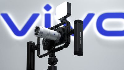 Vivo teases the most powerful camera phone ever with a 400mm telephoto lens accessory, but it is just a gimmick?