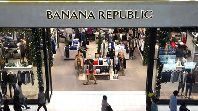 5 Banana Republic Items That Smart Seniors Should Stock Up On Early for Spring 2026