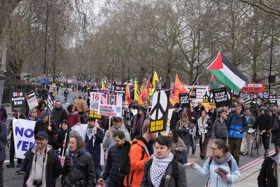 Thousands of people protest against Iran war in London