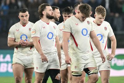 Familiar problems England's undoing as Six Nations defeat leaves Steve Borthwick on the brink