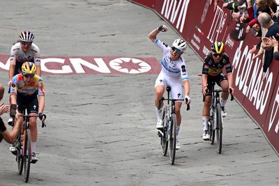 'I don't remember this on the recon' – Wrong turn derails group of favourites at women's Strade Bianche