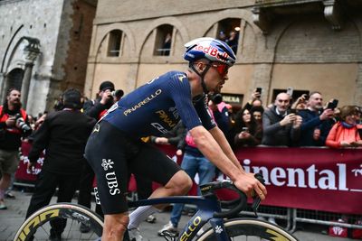 'I wouldn't have beaten Tadej anyway' – Tom Pidcock frustrated by mechanical in crucial moment at Strade Bianche