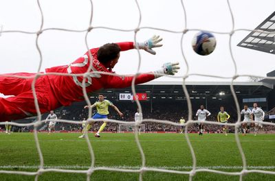 Southampton into last eight after Ross Stewart’s late penalty upsets Fulham