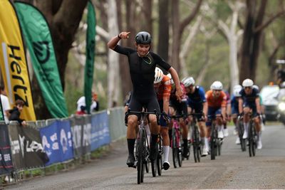 ProVelo Super League – Sophie Edwards wins women's Harbour City GP overall and final stage as Oliver Bleddyn clinches men's GC with second on stage 3 behind Will Heffernan