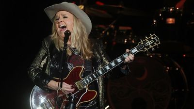 “He was in a terrible factory accident that cut his fingers off at the knuckles”: Melissa Etheridge reveals the most important lesson she learned from her “scary” first guitar teacher