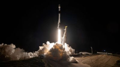 SpaceX springs forward with another Starlink launch from California (video)
