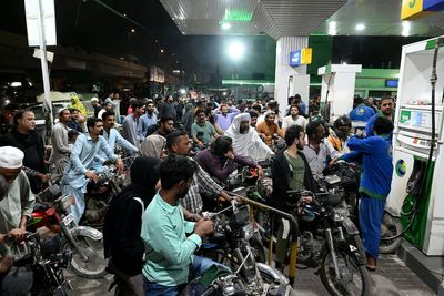 Oil crosses $100 mark amid Iran war as violence erupts at petrol stations in South Asia