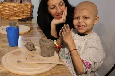 Mum’s awe at daughter who survived kidney failure and cancer: ‘She’s beaten the odds’