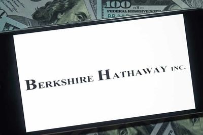 New CEO Greg Abel Just Bought $15 Million of Berkshire Hathaway Stock. Should You?