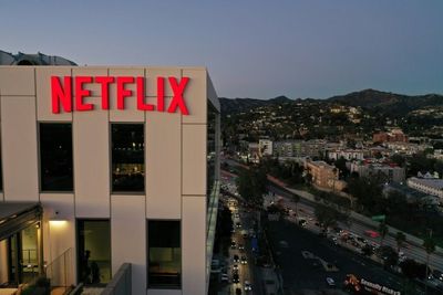 Netflix (NFLX) Shares Dip Amid Analyst Downgrade, Trading Around $98 on Volatile Session