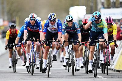 Paris-Nice: Max Kanter speeds to stage 2 victory in messy sprint finish