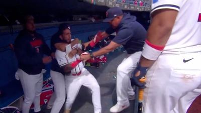 Panama’s Jonathan Araúz Gets in Dugout Altercation With Manager After Groundout