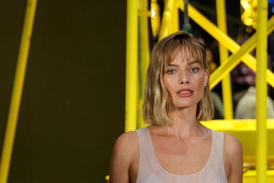 Margot Robbie debuts striking new bob haircut at Paris Fashion Week