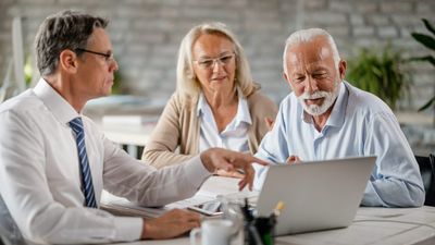 I’m a Bank Teller: 4 Mistakes Social Security Recipients Make