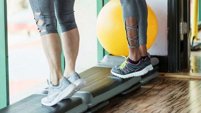 A kinesiologist says you can improve balance, build “strong, responsive feet” and reduce risk of falls with these two simple exercises