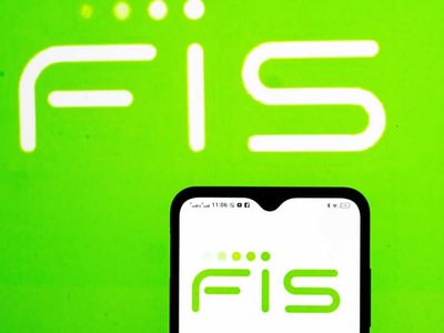 Fidelity National Information Services Stock: Is FIS Underperforming the Technology Sector?