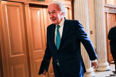 Senate Democrats introduce bill to shield small businesses from Trump’s new tariffs
