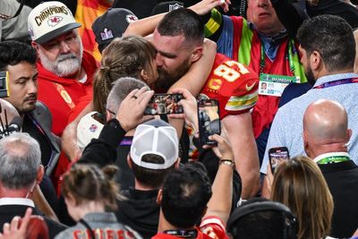 Travis Kelce says fiancee Taylor Swift helped motivate him to re-sign for Chiefs