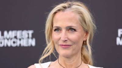 Gillian Anderson just mixed two of our favourite spring patterns to create a timeless and playful look