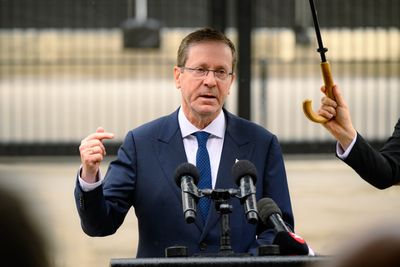 Israeli president delivers a message to U.S. business leaders on Iran