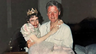 Stephen Hawking 'Princess' Party Photo with Bill Clinton Goes Viral as Internet Asks: Is This True or AI Generated?