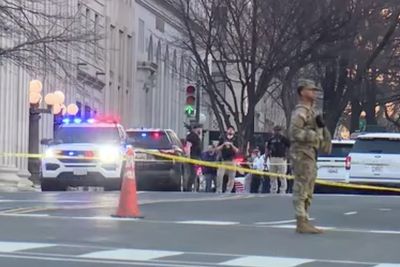 Driver being questioned after driving into White House gate
