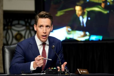 Republican Sen. Hawley Urges Trump To 'Declare Victory' In Iran, Says Tehran Won't Be Able To Build a Nuclear Weapon