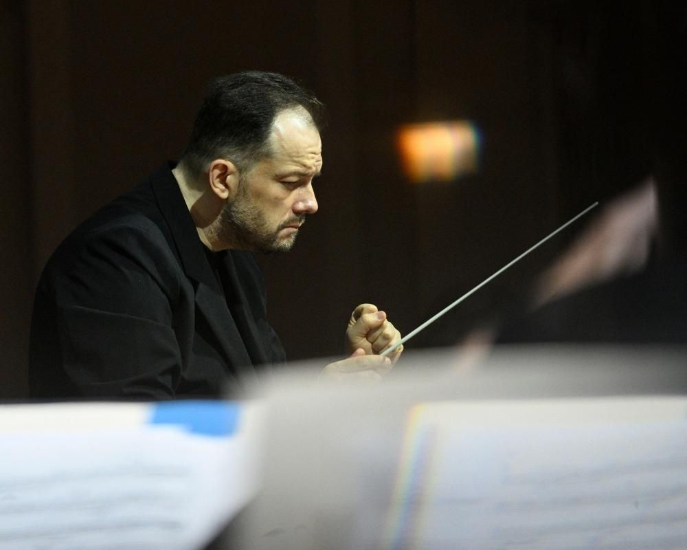 Famous Dirigent Why has one of the world’s great conductors been shown…