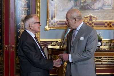 King welcomes 105-year-old last surviving Mosquito bomber pilot to Palace