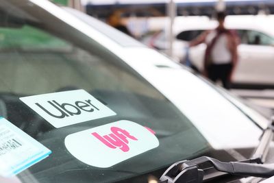 Lyft to guarantee rides with service animals across US after blind student denied ride